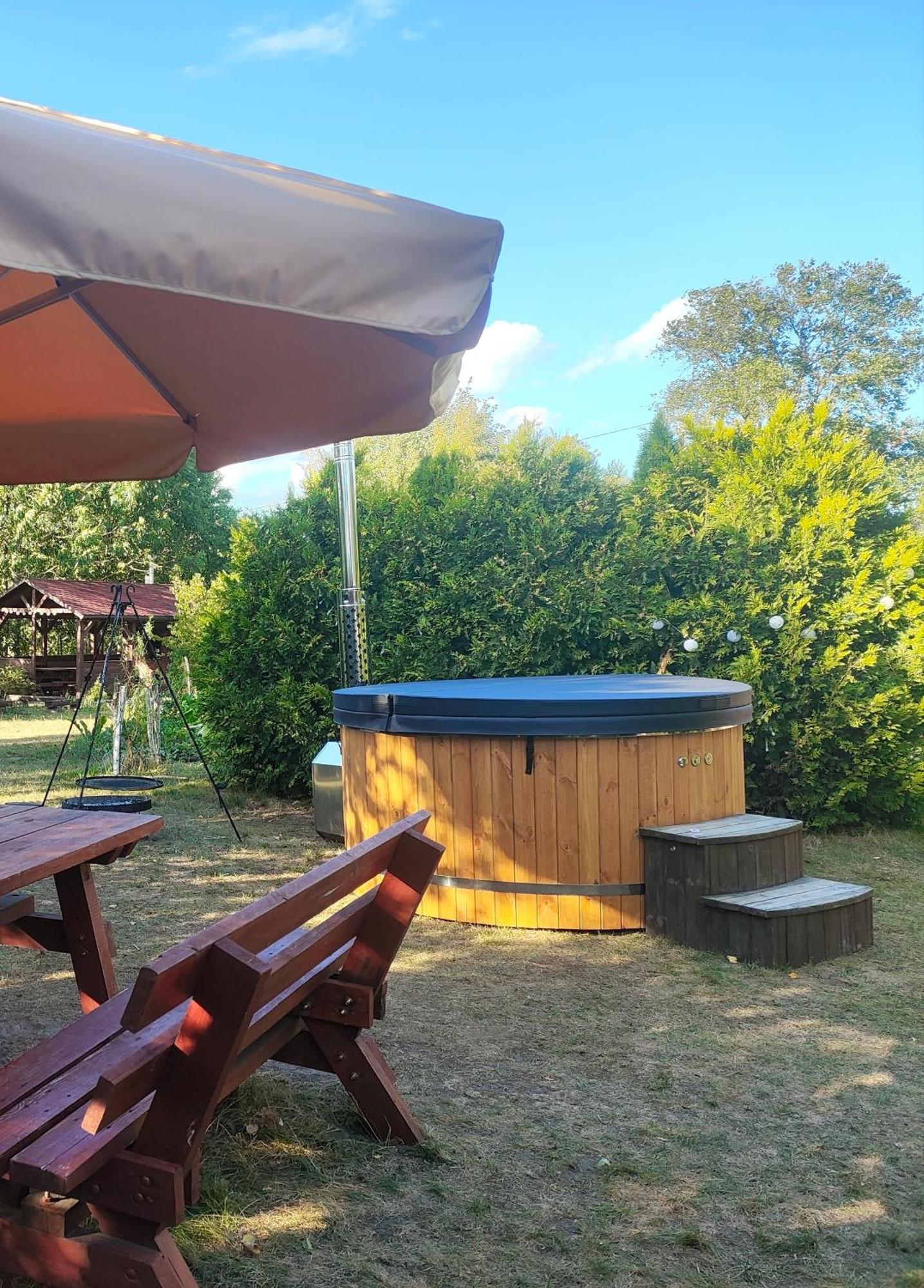 Dolistowka: Apartamenty z Jacuzzi, Ogrodem i Placem Zabaw Goniadz Exterior photo